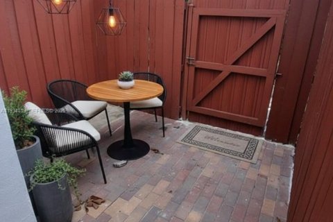 Снять в аренду коммерческую недвижимость в Майами, Флорида 1 спальня, 114.36м2, № 1992262 - фото 3