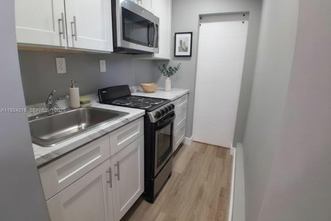 Снять в аренду коммерческую недвижимость в Майами, Флорида 1 спальня, 114.36м2, № 1992262 - фото 6