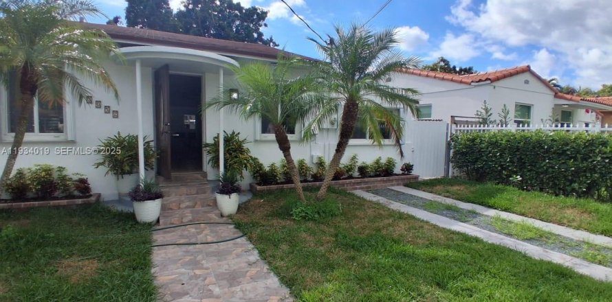 Коммерческая недвижимость в Майами, Флорида 1 спальня, 114.36м2 № 1992262