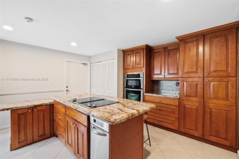 Townhouse in Doral, Florida 2 bedrooms, 198.81 sq.m. № 1735771 - photo 21