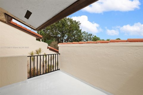 Townhouse in Doral, Florida 2 bedrooms, 198.81 sq.m. № 1735771 - photo 16