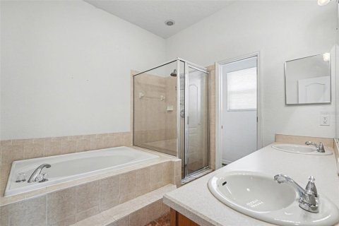 House in Riverview, Florida 4 bedrooms, 196.02 sq.m. № 2226907 - photo 16