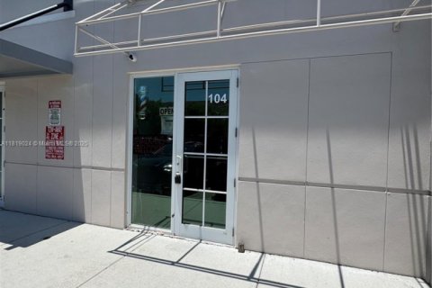 Commercial property in Miramar, Florida № 1937404 - photo 10
