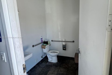 Commercial property in Miramar, Florida № 1937404 - photo 7