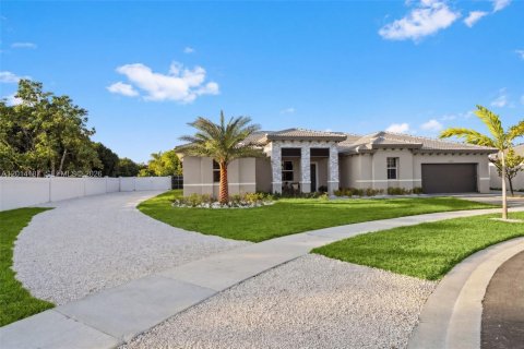 Villa ou maison à vendre à Miami, Floride: 5 chambres № 2076228 - photo 2