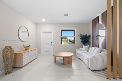 Villa ou maison à vendre à Miami, Floride: 5 chambres № 2076228 - photo 4