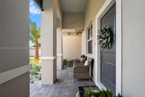 Villa ou maison à vendre à Miami, Floride: 5 chambres № 2076228 - photo 3