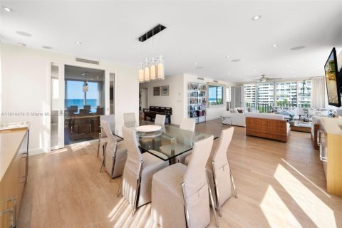 Condo in Key Biscayne, Florida, 3 bedrooms  № 1970983 - photo 17