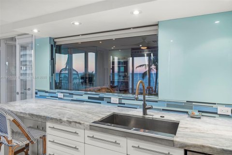 Condo in Key Biscayne, Florida, 3 bedrooms  № 1970983 - photo 30