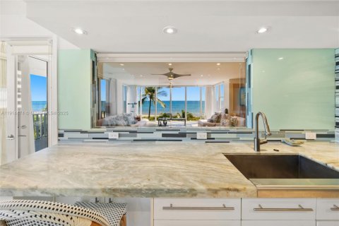 Condo in Key Biscayne, Florida, 3 bedrooms  № 1970983 - photo 29