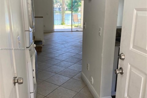 Townhouse in North Lauderdale, Florida 2 bedrooms, 109.35 sq.m. № 1986946 - photo 4