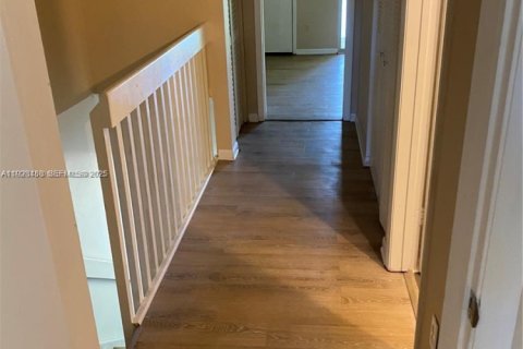 Townhouse in North Lauderdale, Florida 2 bedrooms, 109.35 sq.m. № 1986946 - photo 7