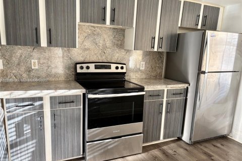 Townhouse in North Lauderdale, Florida 2 bedrooms, 109.35 sq.m. № 1986946 - photo 19