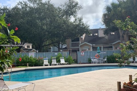 Townhouse in North Lauderdale, Florida 2 bedrooms, 109.35 sq.m. № 1986946 - photo 11