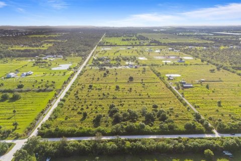 Commercial property in Vero Beach, Florida № 2013330 - photo 9