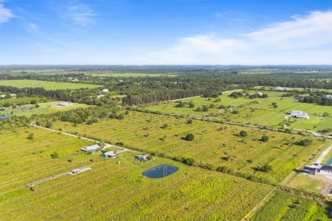 Commercial property in Vero Beach, Florida № 2013330 - photo 10