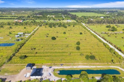 Commercial property in Vero Beach, Florida № 2013330 - photo 12