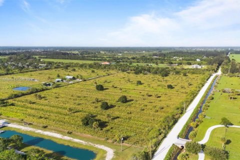 Commercial property in Vero Beach, Florida № 2013330 - photo 4