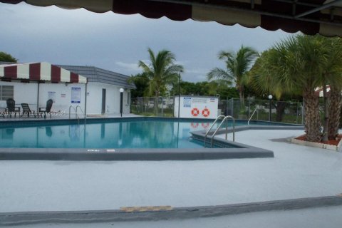 Condo in Miami Gardens, Florida, 1 bedroom  № 2043248 - photo 10