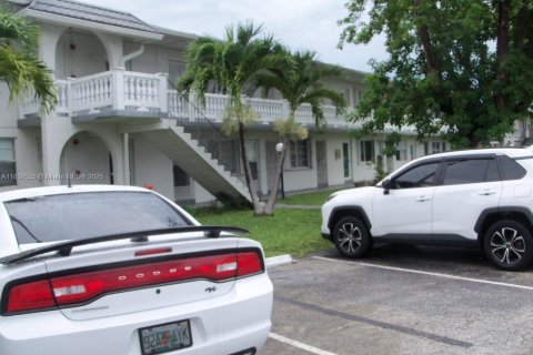 Condo in Miami Gardens, Florida, 1 bedroom  № 2043248 - photo 3