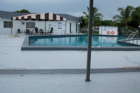 Condo in Miami Gardens, Florida, 1 bedroom  № 2043248 - photo 9