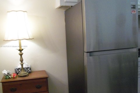 Condo in Miami Gardens, Florida, 1 bedroom  № 2043248 - photo 23