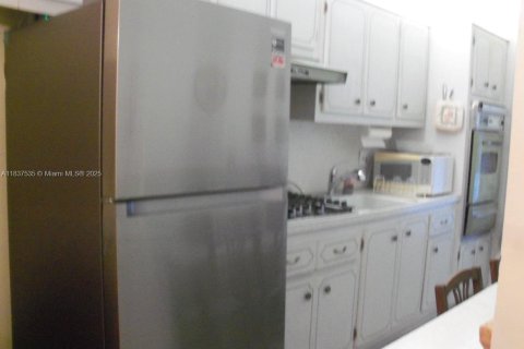 Condo in Miami Gardens, Florida, 1 bedroom  № 2043248 - photo 21