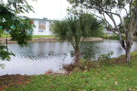Condo in Miami Gardens, Florida, 1 bedroom  № 2043248 - photo 4