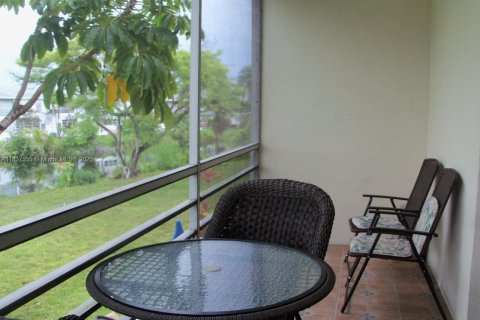 Condo in Miami Gardens, Florida, 1 bedroom  № 2043248 - photo 12