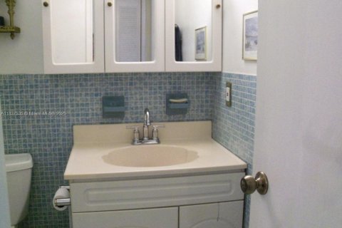 Condo in Miami Gardens, Florida, 1 bedroom  № 2043248 - photo 28