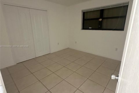 Condo in Miami, Florida, 3 bedrooms  № 2001661 - photo 4