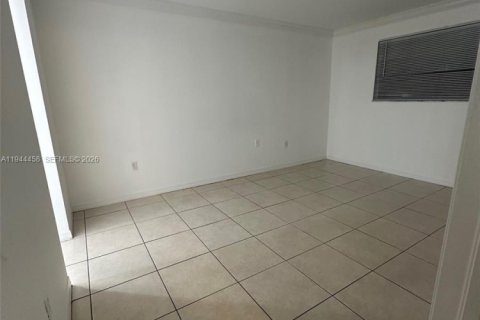 Condo in Miami, Florida, 3 bedrooms  № 2001661 - photo 8