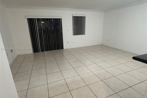 Condo in Miami, Florida, 3 bedrooms  № 2001661 - photo 9