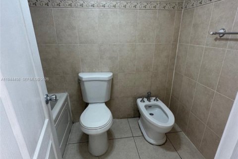 Condo in Miami, Florida, 3 bedrooms  № 2001661 - photo 6