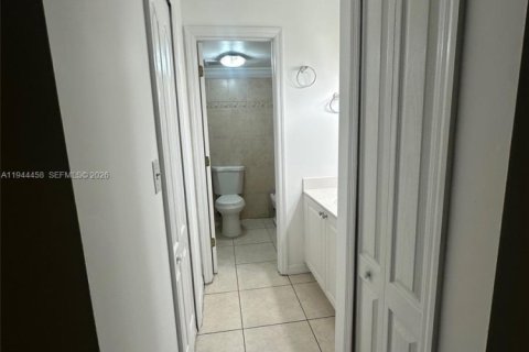 Condo in Miami, Florida, 3 bedrooms  № 2001661 - photo 7