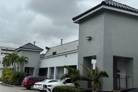 Propiedad comercial en venta en Doral, Florida № 2089297 - foto 4