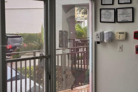 Propiedad comercial en venta en Doral, Florida № 2089297 - foto 2
