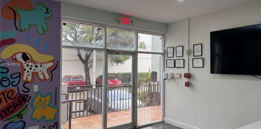 Propiedad comercial en Doral, Florida № 2089297