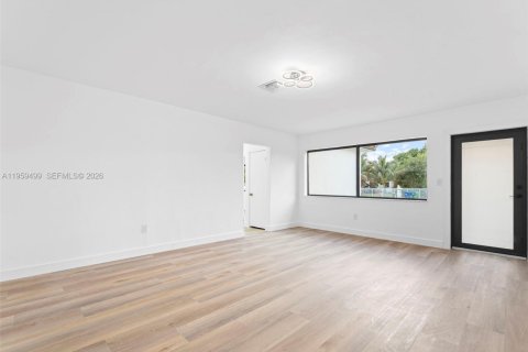 House in Miami, Florida 3 bedrooms, 100.52 sq.m. № 2080644 - photo 15