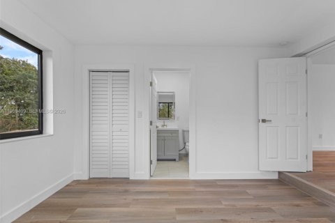 House in Miami, Florida 3 bedrooms, 100.52 sq.m. № 2080644 - photo 10