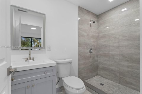 House in Miami, Florida 3 bedrooms, 100.52 sq.m. № 2080644 - photo 12