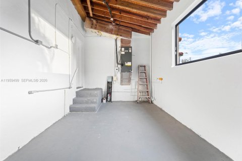 House in Miami, Florida 3 bedrooms, 100.52 sq.m. № 2080644 - photo 24
