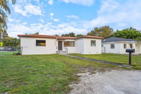 House in Miami, Florida 3 bedrooms, 100.52 sq.m. № 2080644 - photo 29