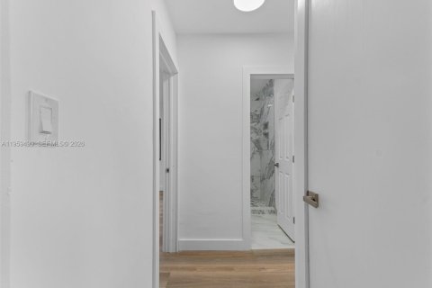 House in Miami, Florida 3 bedrooms, 100.52 sq.m. № 2080644 - photo 16