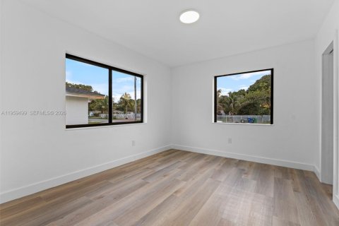 House in Miami, Florida 3 bedrooms, 100.52 sq.m. № 2080644 - photo 21