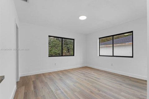 House in Miami, Florida 3 bedrooms, 100.52 sq.m. № 2080644 - photo 17
