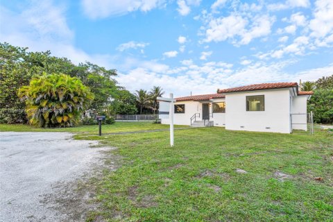 House in Miami, Florida 3 bedrooms, 100.52 sq.m. № 2080644 - photo 28
