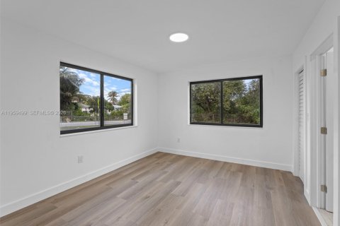 House in Miami, Florida 3 bedrooms, 100.52 sq.m. № 2080644 - photo 9