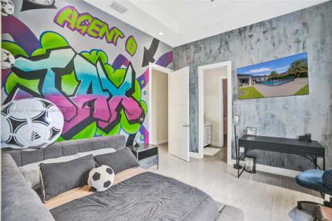 Casa en venta en Miami, Florida, 6 dormitorios, 443.79 m2 № 1891442 - foto 20