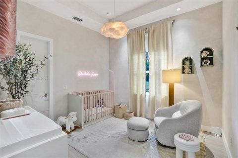 Casa en venta en Miami, Florida, 6 dormitorios, 443.79 m2 № 1891442 - foto 22